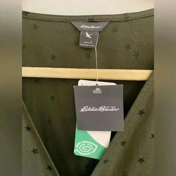 Woman’s Eddie Bauer Green 100% Tencel Lyocell Long Sleeve Wrap Star Top Size L - Picture 2 of 8
